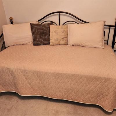 Lot #148 Day Bed - Clean Mattress - Martha Stewart Bed Linens