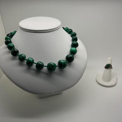 6364 Vintage Graduated Green Malachite Necklace with Matching Ring
