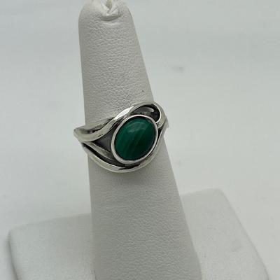 6364 Vintage Graduated Green Malachite Necklace with Matching Ring