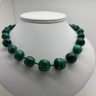 6364 Vintage Graduated Green Malachite Necklace with Matching Ring