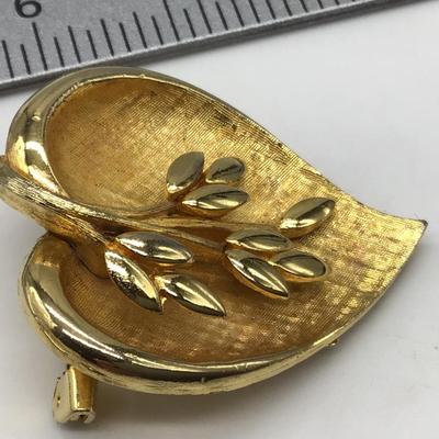 Roman Vintage Gold Tone Brooch