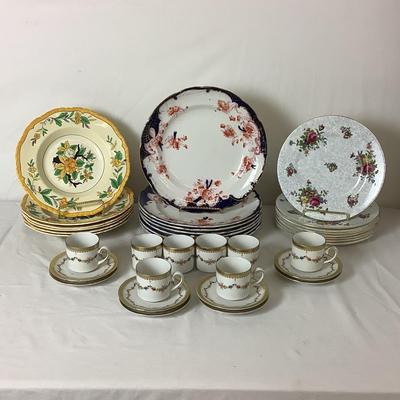 Lot 6367. Lot of Antique China, Staffordshire/Flanders/Tirschenreuth/Booths Silicon China