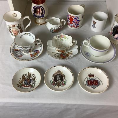 Lot 6369. Queen Elizabeth Jubilee Cups and Saucers