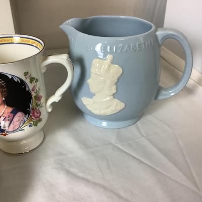 Lot 6369. Queen Elizabeth Jubilee Cups and Saucers