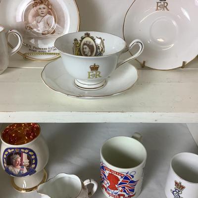 Lot 6369. Queen Elizabeth Jubilee Cups and Saucers