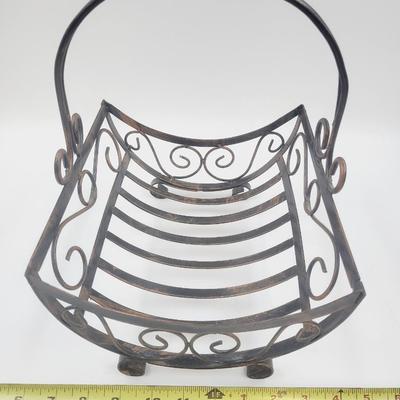BEAUTIFUL DECORATIVE METAL TABLE TOP BASKET