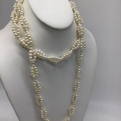 Beautiful Costume Necklace Faux Pearl