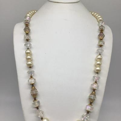 Beautiful Vintage Iridescent Faux Pearl Fashion Necklace