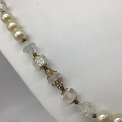 Beautiful Vintage Iridescent Faux Pearl Fashion Necklace