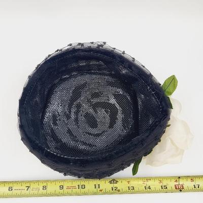 CUTE VINTAGE WOVEN HAT W/ DECORATIVE FLOWERS