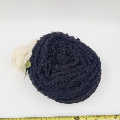 CUTE VINTAGE WOVEN HAT W/ DECORATIVE FLOWERS