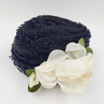 CUTE VINTAGE WOVEN HAT W/ DECORATIVE FLOWERS