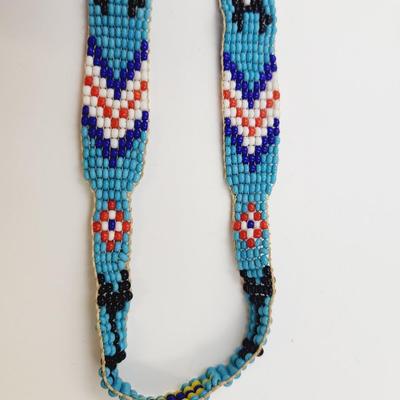 VINTAGE NATIVE AMERICAN HAND BEADED NECKLACE