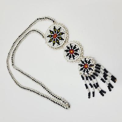 VINTAGE NATIVE AMERICAN HAND BEADED STAR FLOWER NECKLACE