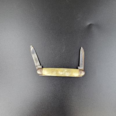 VINTAGE PEARL STYLE POCKET KNIFE