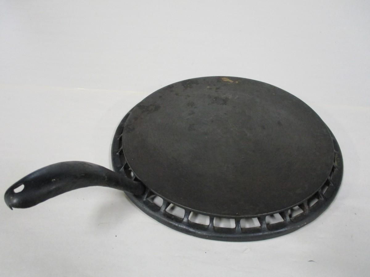 Cast Iron Griddle Pan | EstateSales.org