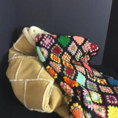 6400 Sheep and Wool Throw with Antique Crochet Blanket
