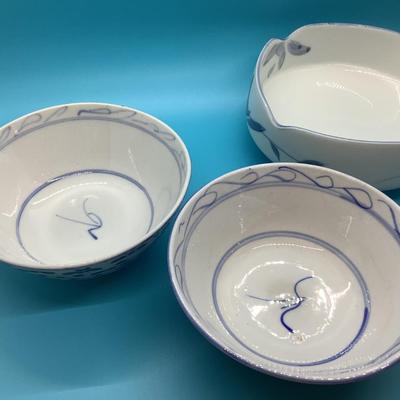 3 blue/white bowls