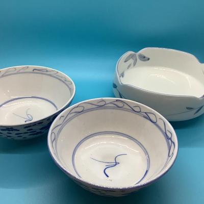 3 blue/white bowls