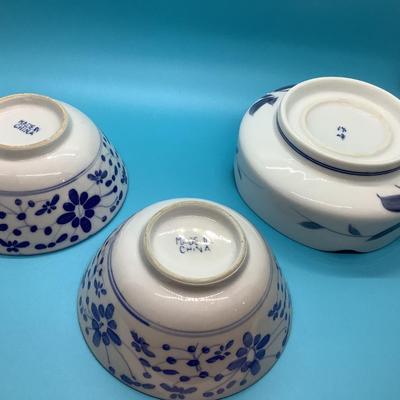 3 blue/white bowls
