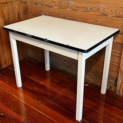 Small Table ~ Enamel Top ~ Wood legs ~ *Read Details