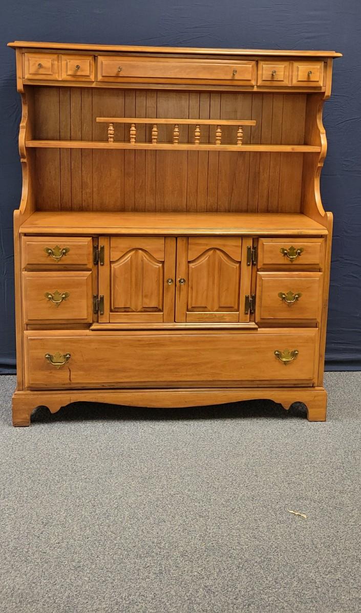 Nice Maple MCM Buffet