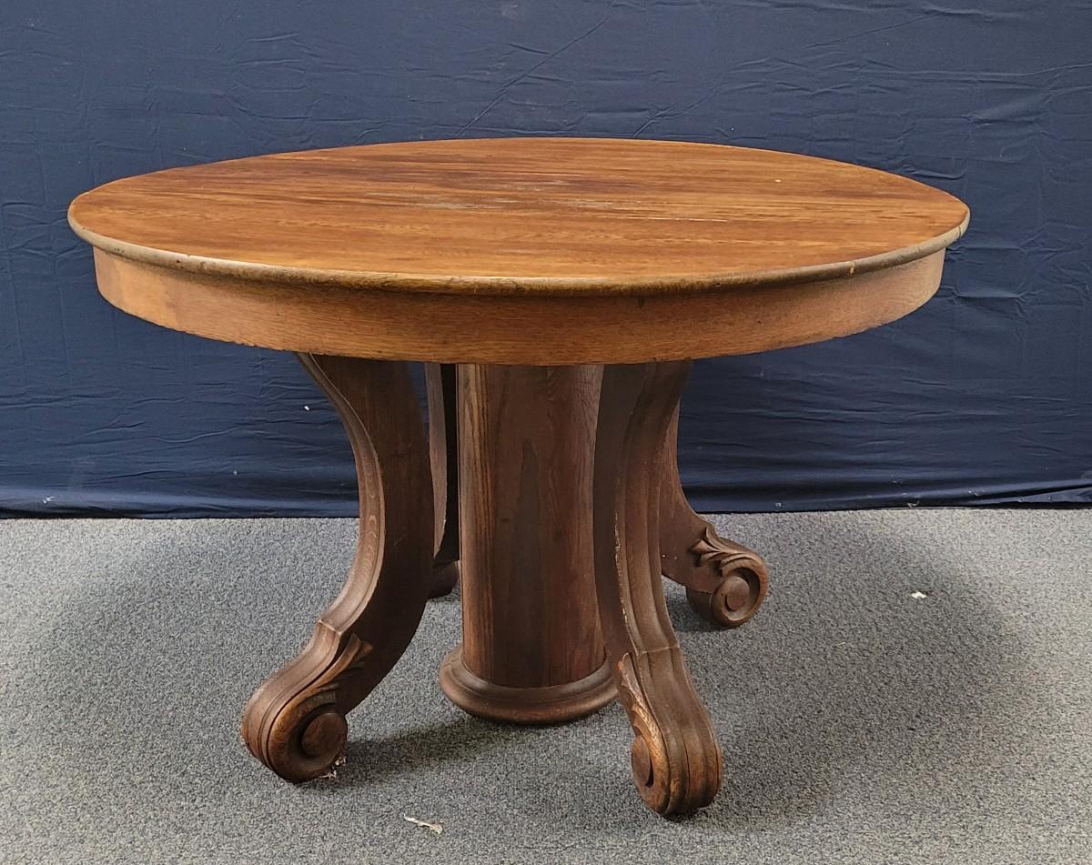 Antique Round Table | EstateSales.org