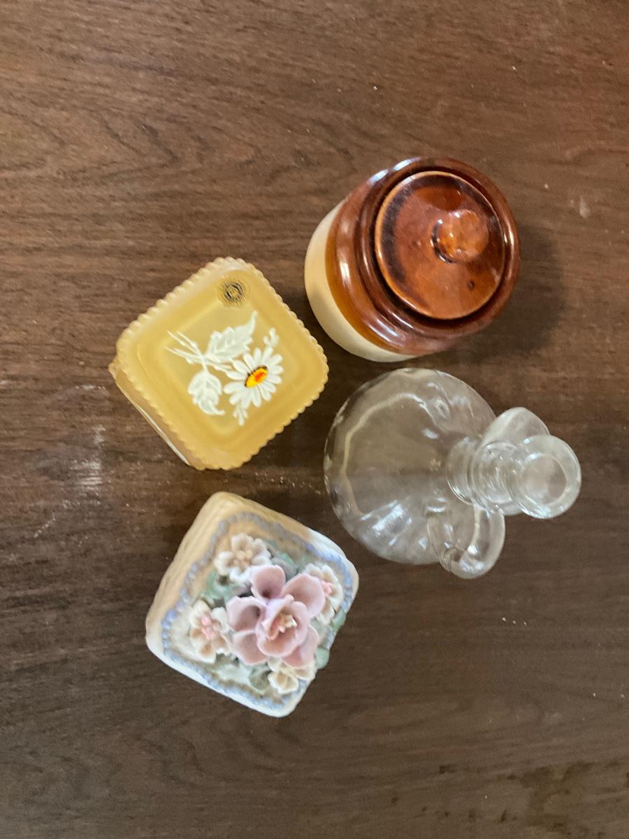 Small Fancy Containers Small decorative boxes | EstateSales.org