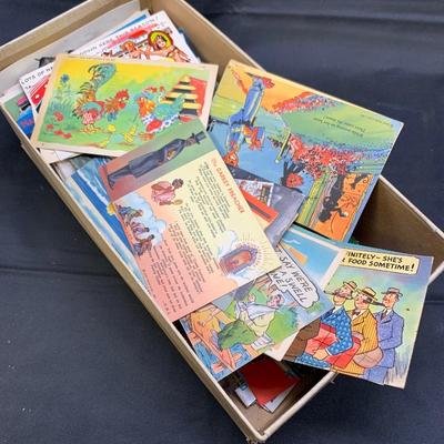 VINTAGE POSTCARDS LOT