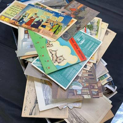 VINTAGE POSTCARDS LOT