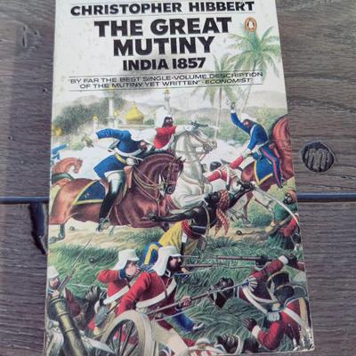 "THE GREAT MUTINY INDIA 1857" BY CHRISTOPHER HIBBERT PAPERBACK BOOK