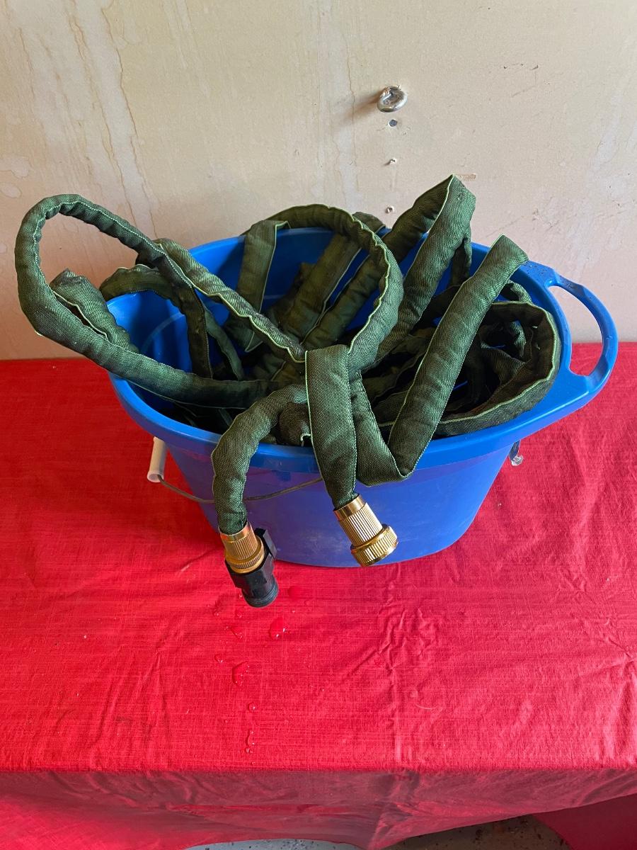 Expandable hose and bucket