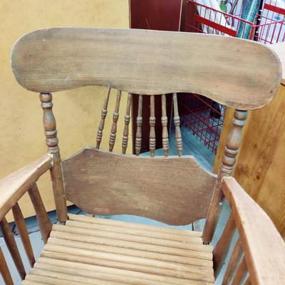 UNIQUE ANTIQUE ROCKING CHAIR
