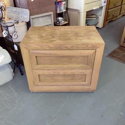 TERRIFIC THOMASVILLE SOLID WOOD SIDE TABLE