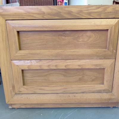 TERRIFIC THOMASVILLE SOLID WOOD SIDE TABLE