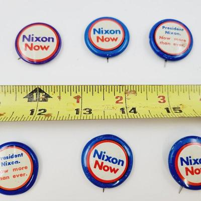 VINTAGE "NIXON" POLITICAL PINS / BUTTONS