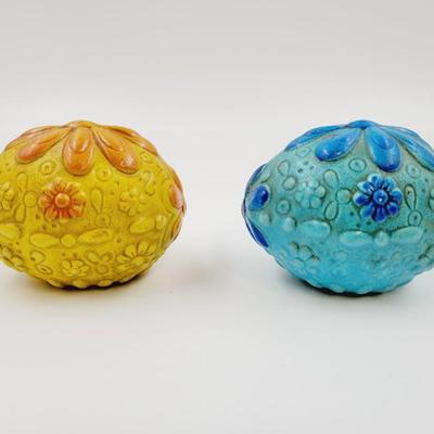 BEAUTIFUL VINTAGE CERAMIC HAND PAINTED EGGS
