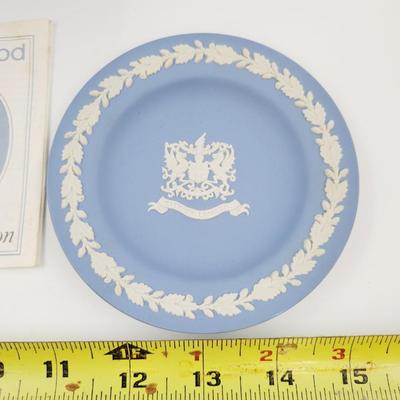 VINTAGE JASPER WEGEWOOD ROUND TRAY - CITY OF LONDON CREST