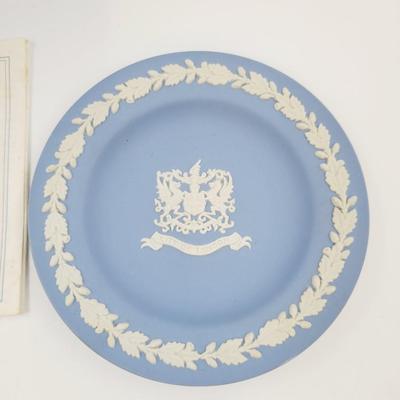 VINTAGE JASPER WEGEWOOD ROUND TRAY - CITY OF LONDON CREST