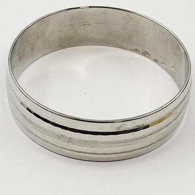 BEAUTIFUL SILVER TONED BANGLE BRACELET
