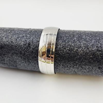 BEAUTIFUL SILVER TONED BANGLE BRACELET