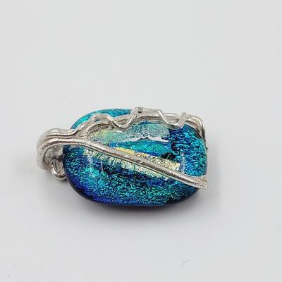 BEAUTIFUL UNSIGNED ARTIST GLASS PENDANT W/ SILVER ACCENTS
