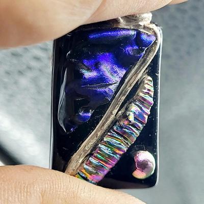 BEAUTIFUL UNSIGNED HAND CRAFTED GLASS PENDANT W/ SILVER ACCENTS