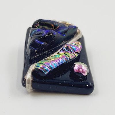 BEAUTIFUL UNSIGNED HAND CRAFTED GLASS PENDANT W/ SILVER ACCENTS