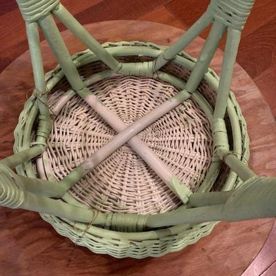 Wicker stool w/attached top