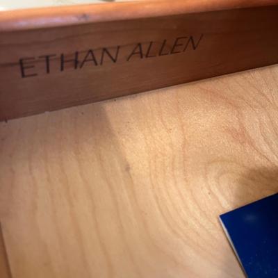 Ethan Allen Georgian Court End Table (MB-MG)