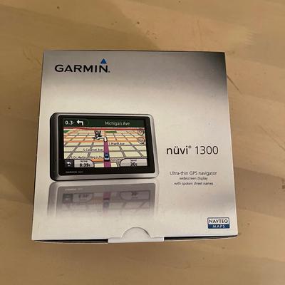 Garmin Nuvi 1300 GPS & Phone Mount (MB-MG)