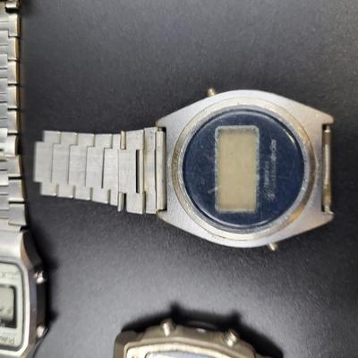 VINTAGE DIGITAL WATCH BUNDLE - UNTESTED