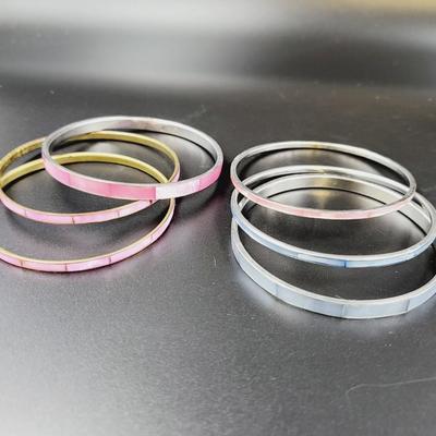 VINTAGE MOTHER OF PEARL BANGLE BRACELET SET