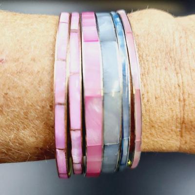 VINTAGE MOTHER OF PEARL BANGLE BRACELET SET